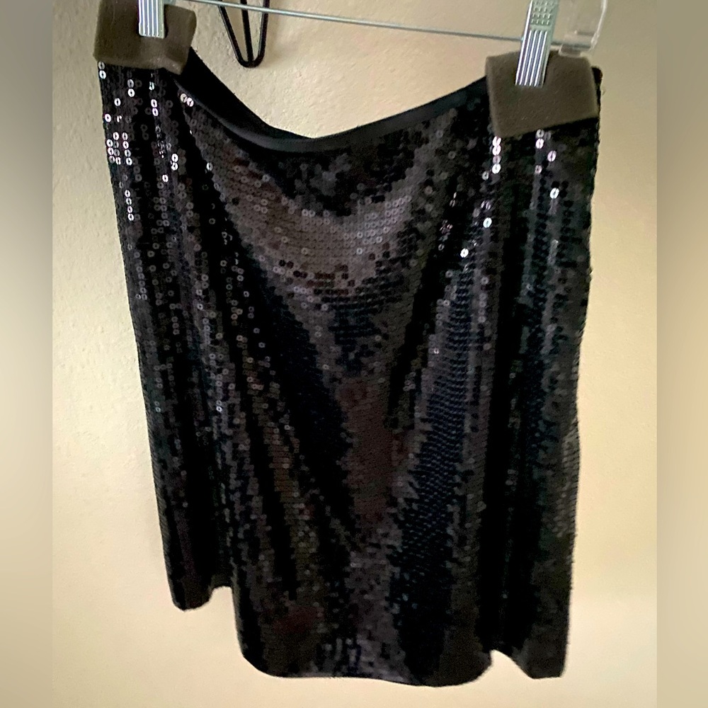 Ann Taylor black sequin skirt, worn once.
